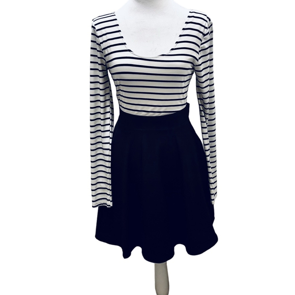 Guess Dresses & Skirts - GUESS Black and White Striped Long Sleeve Fit and Flare Dress